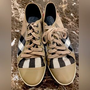 Authentic Burberry Women’s sneaker